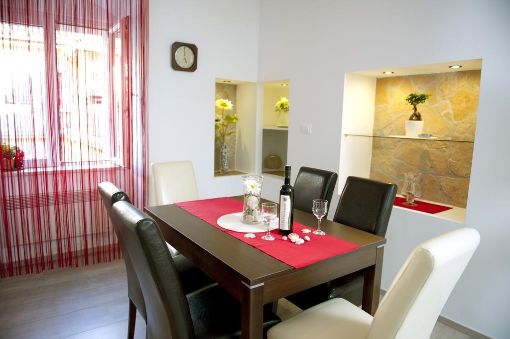 Apartman U Srcu Grada - Ilicev Prolaz สปลิท ภายนอก รูปภาพ