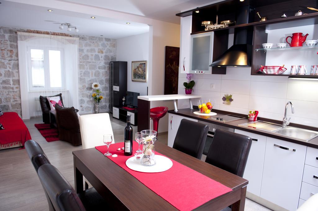 Apartman U Srcu Grada - Ilicev Prolaz สปลิท ภายนอก รูปภาพ